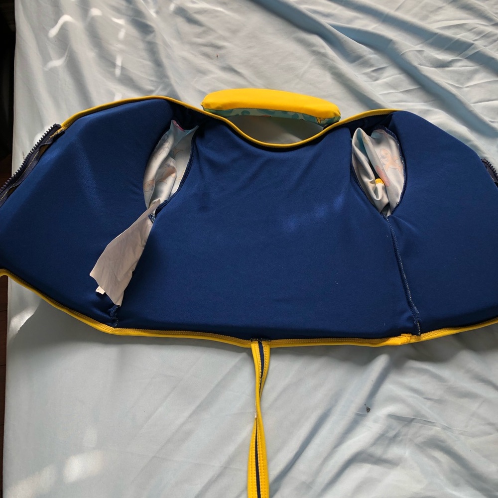 life jacket - Picture 2 of 2